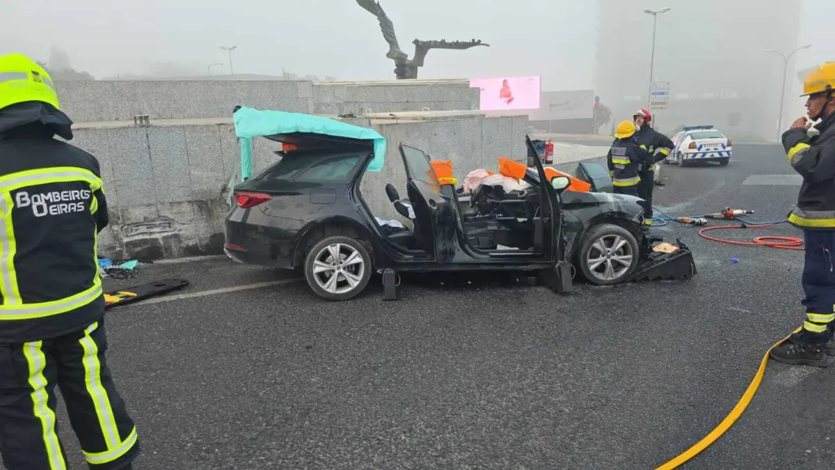 O jovem foi transportado para o Hospital São José, com ferimentos graves nos membros inferiores, mas fora de perigo