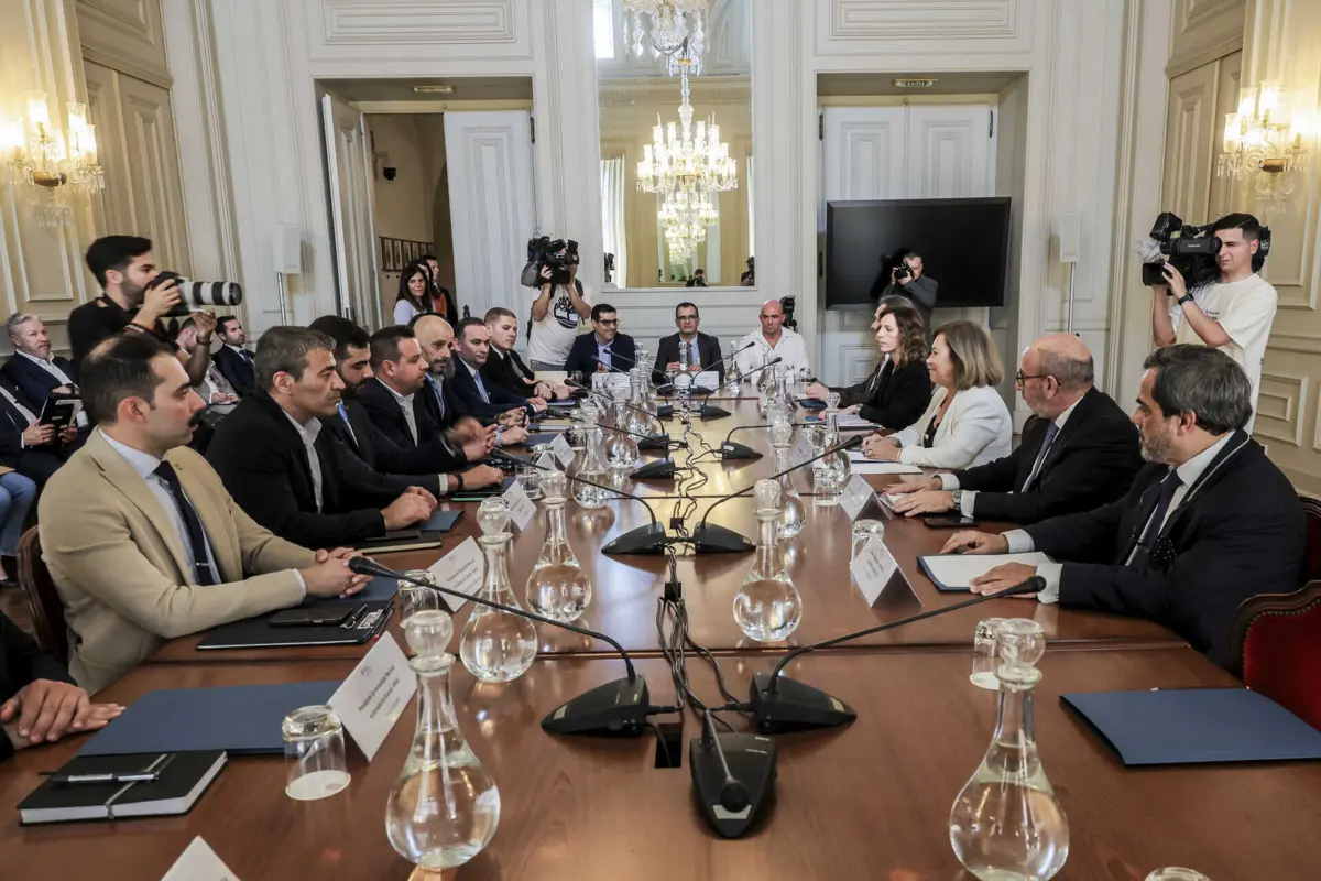 Sindicatos reunidos com Margarida Blasco