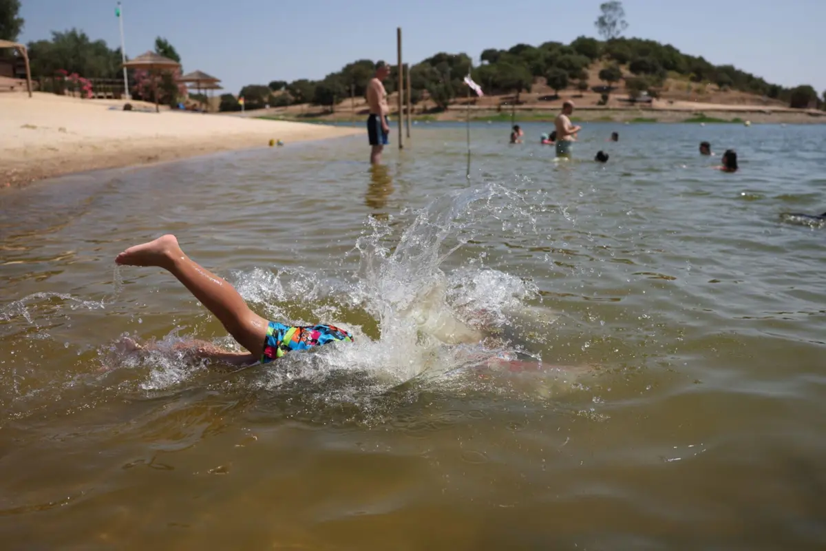 Temperaturas máximas podem atingir os 40 a 42 graus no Vale do Tejo, Beira Baixa e Alentejo