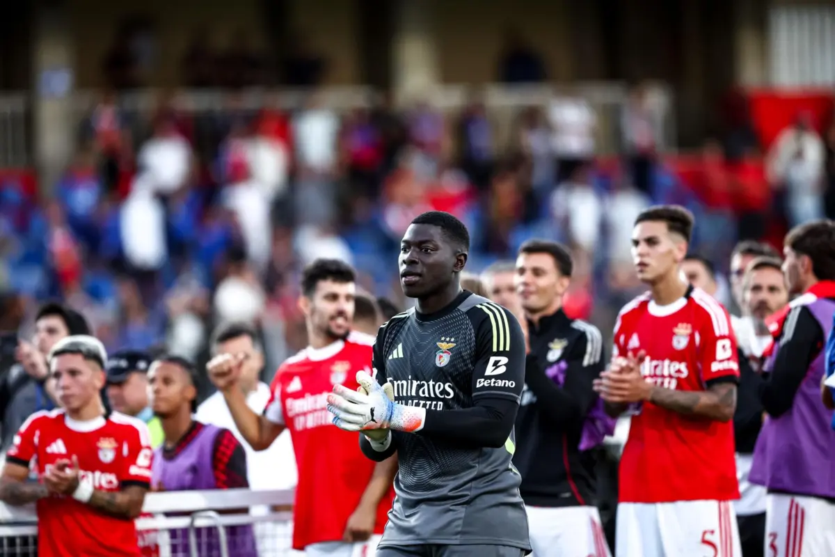 Samuel Soares vai ser o titular da baliza do Benfica em Faro