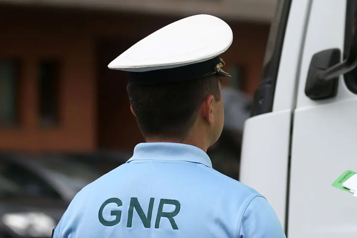 Idoso foi surpreendido pela GNR a conduzir com uma carta falsa