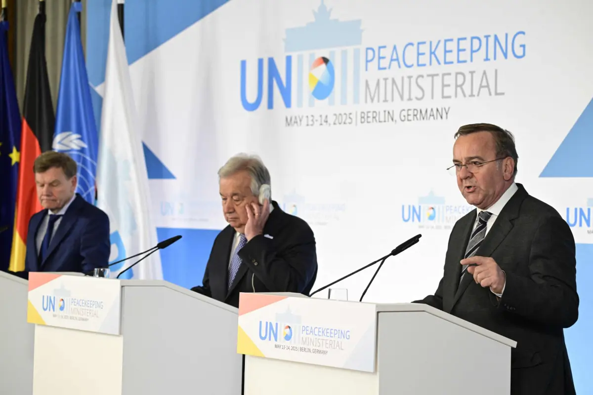 Guterres em Berlim no final de uma reunião ministerial sobre missões de manutenção da paz
