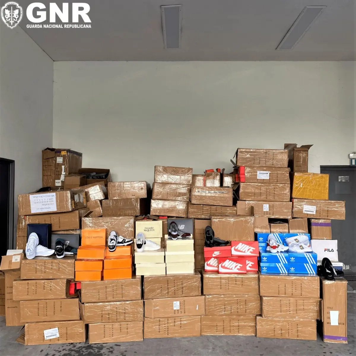 Material apreendido na busca realizada pela GNR