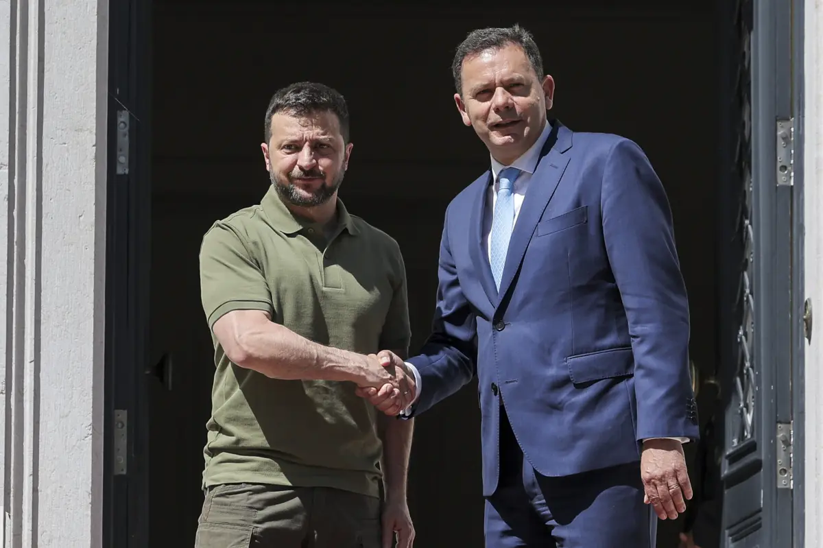 O presidente ucraniano Volodymyr Zelensky com Luís Montenegro