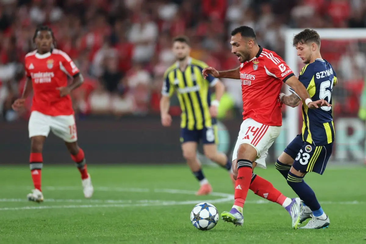 Pavlidis, avançado do Benfica