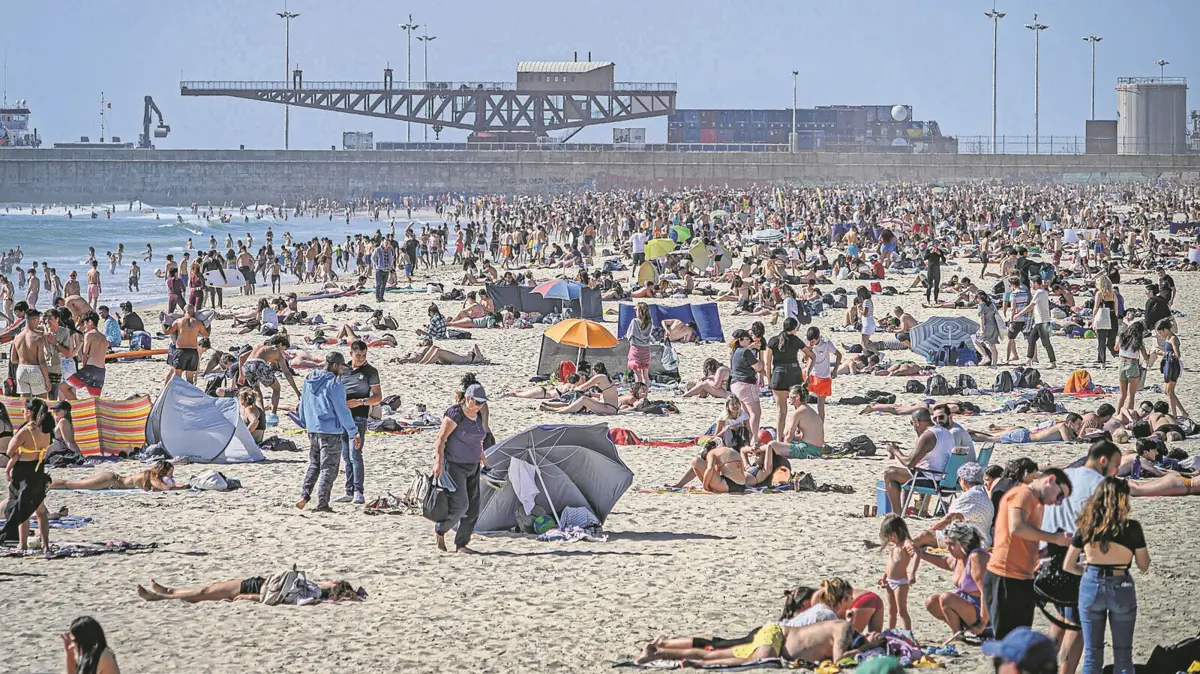 Aviso de interdição a banhos foi emitido esta quarta-feira