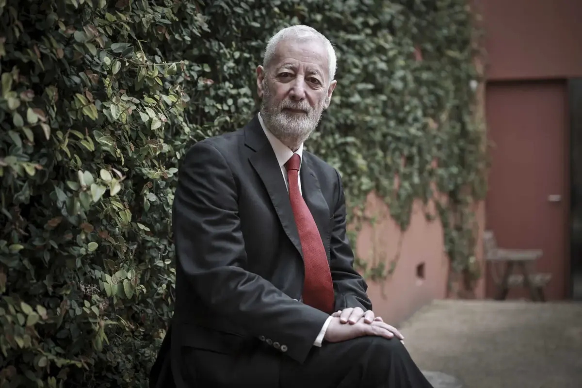 "Cheguei à conclusão de que não devo avançar para uma nova candidatura presidencial", escreveu