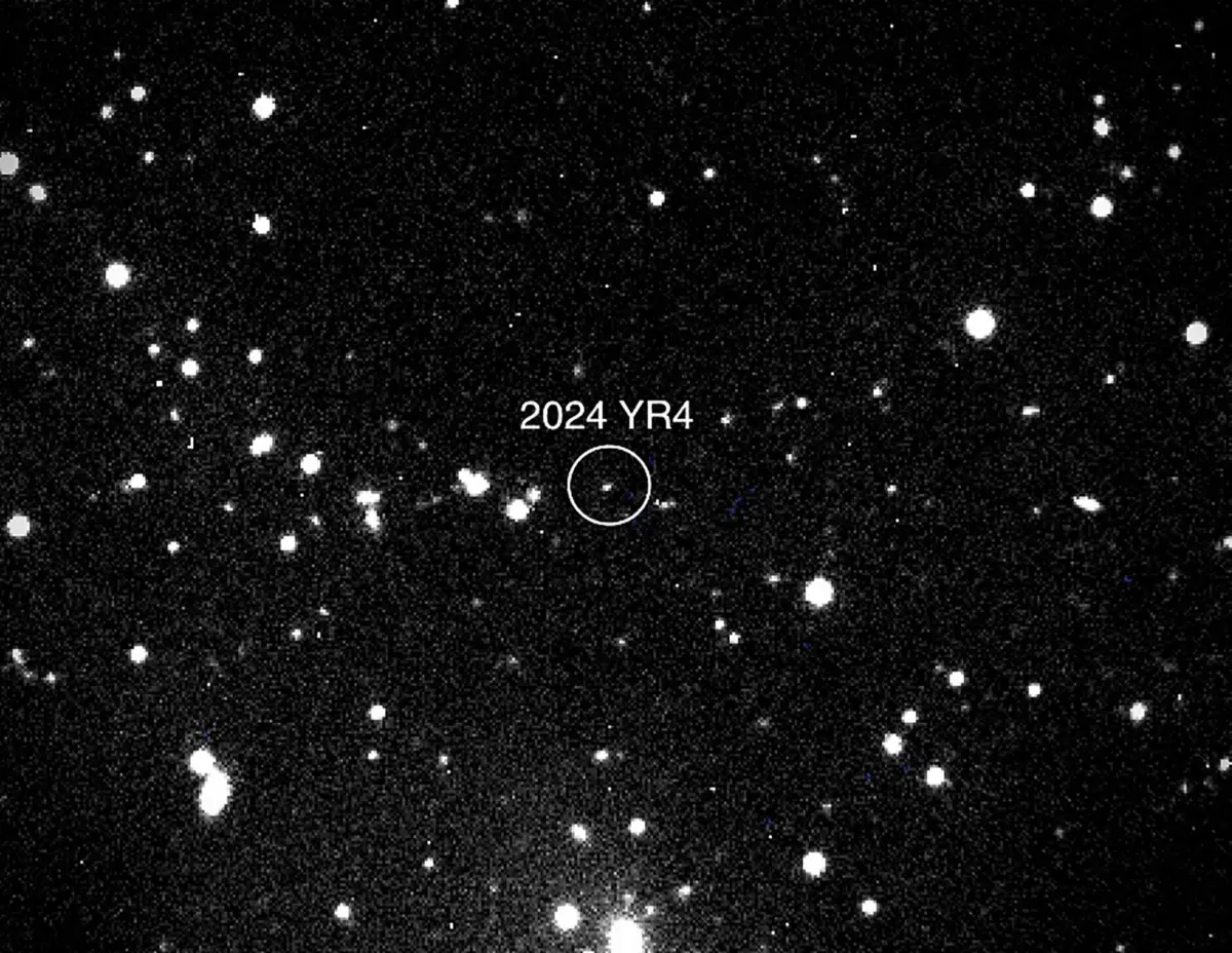 Imagem de contexto do artigo Chuva de meteoros e satélites danificados: o que pode acontecer se um asteroide colidir com a Lua?