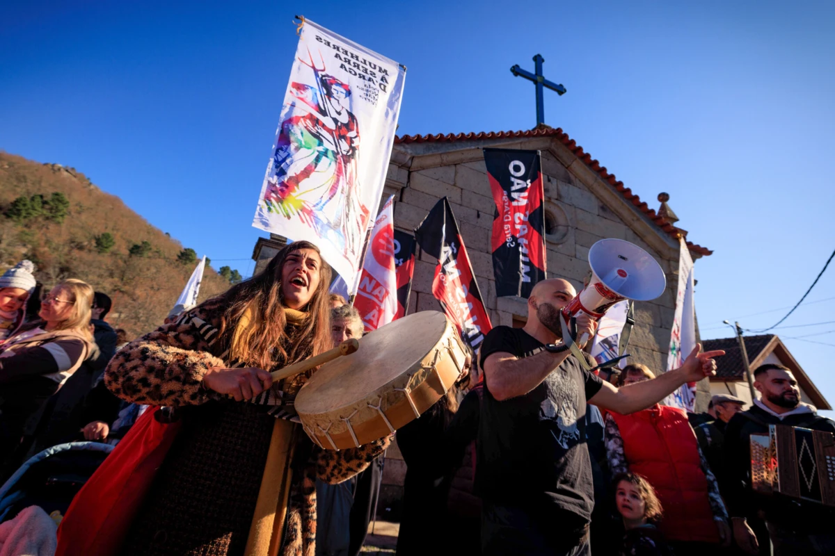 O ponto de encontro dos manifestantes foi no largo do Pelourinho de Covas do Barroso