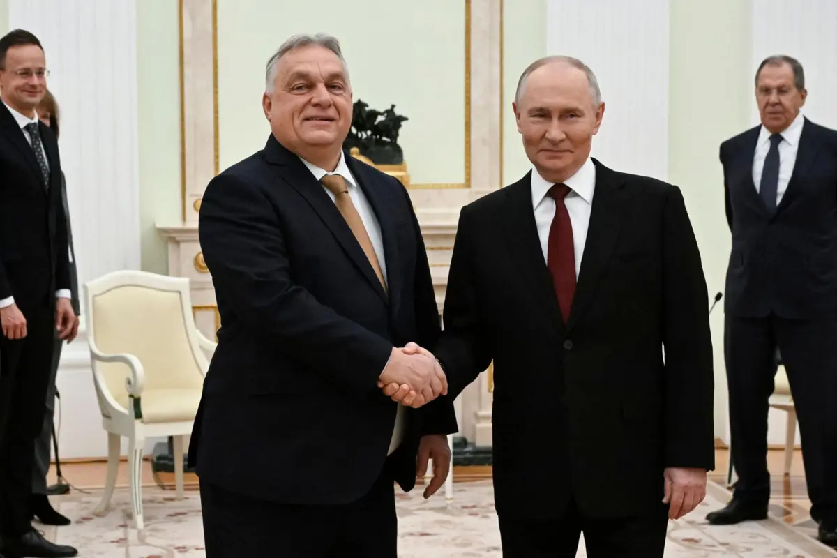 Primeiro-ministro húngaro, Viktor Orbán, recebido em Moscovo por Vladimir Putin