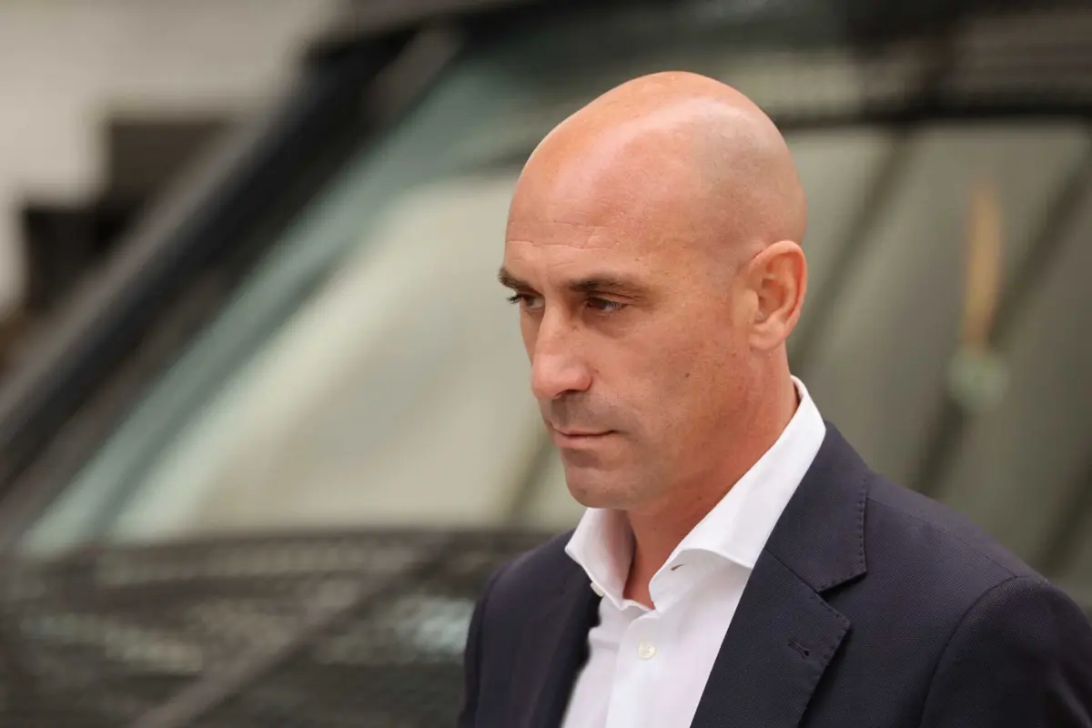 Luis Rubiales é acusado de agressão sexual e coação