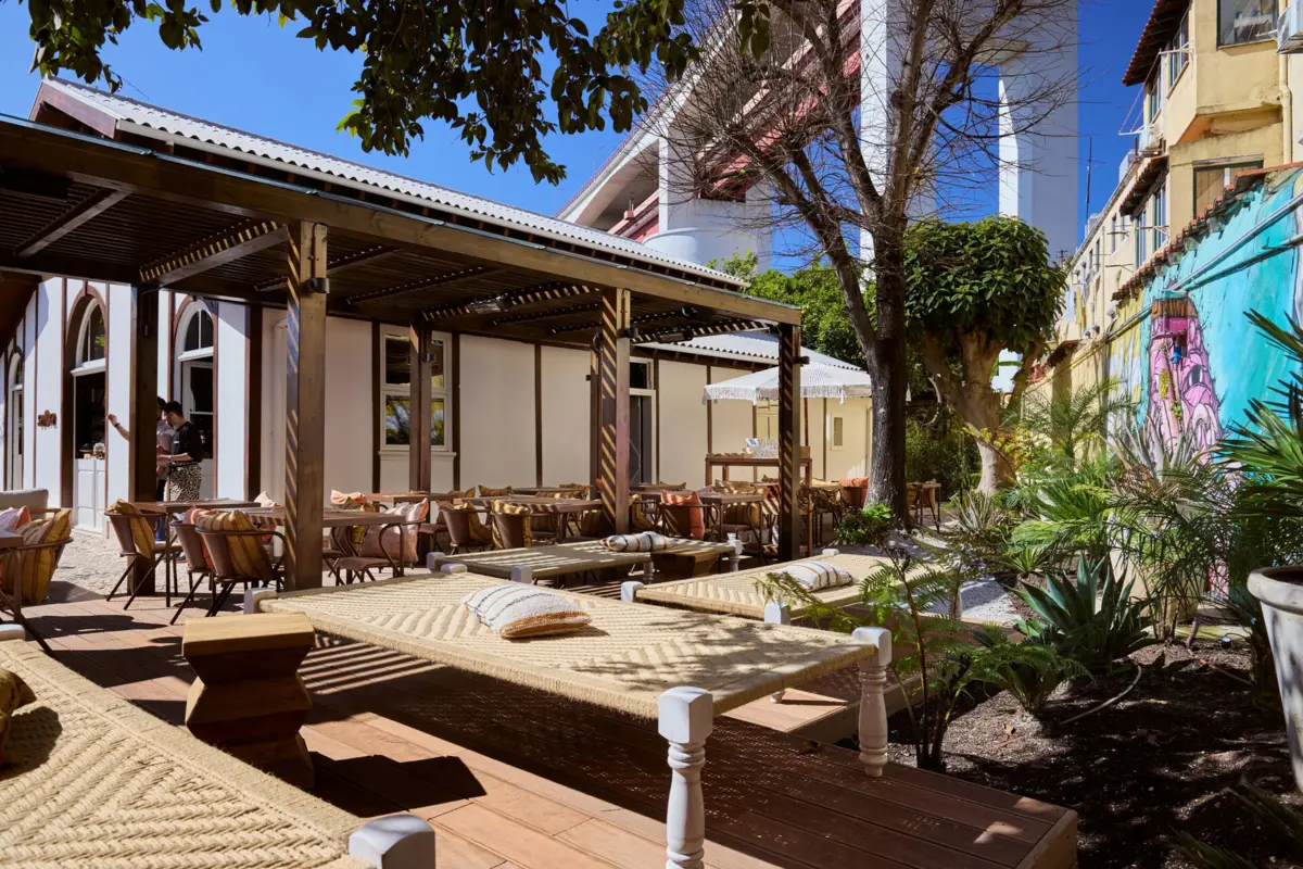 O novo Selllva no LXFactory tem uma esplanada generosa.