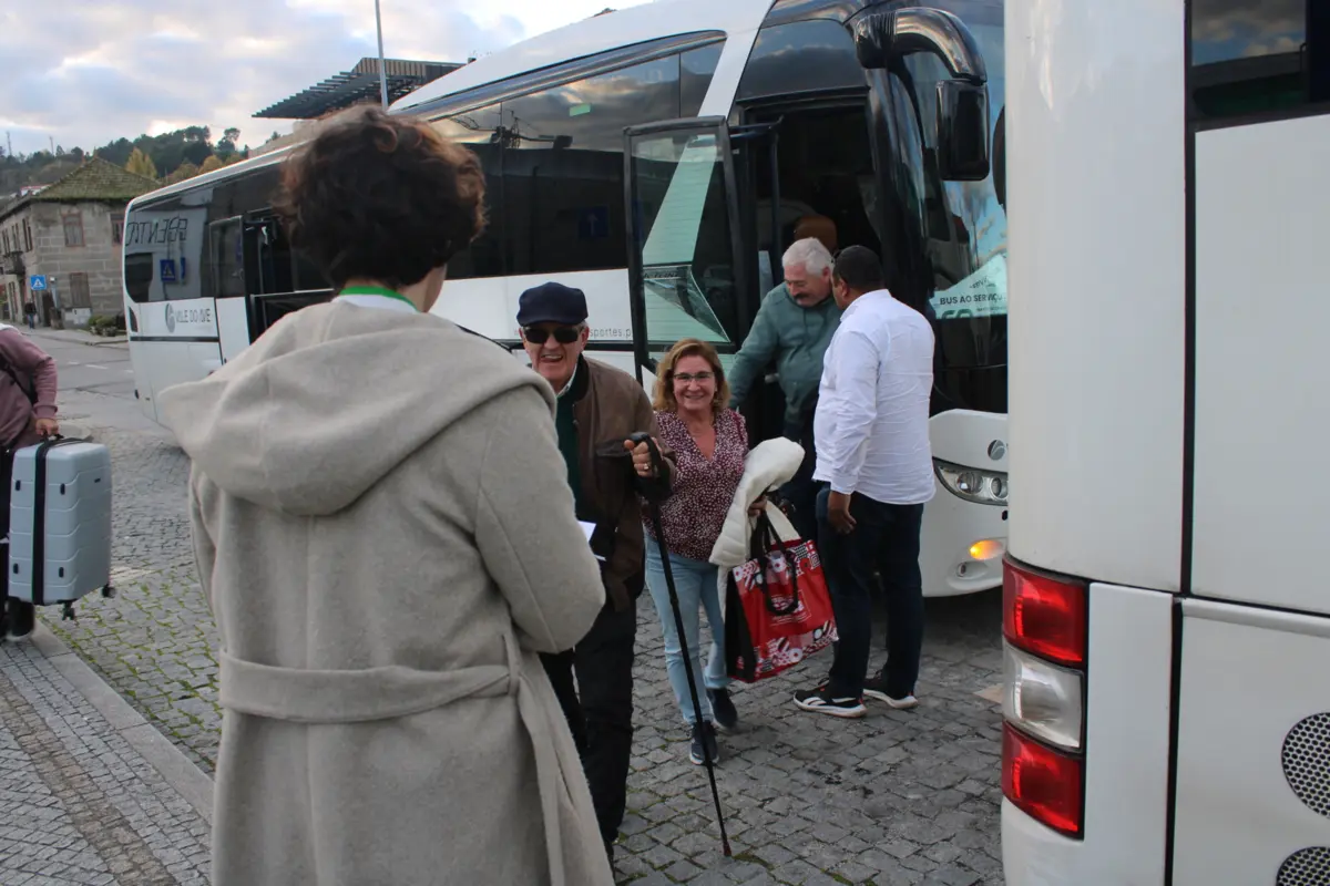A circulação ferroviária na Linha do Douro, entre Marco de Canaveses e a Régua, está interrompida para obras. Serviço se substituição é assegurado por autocarros