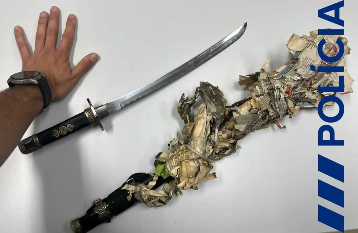 Espada usada pelo suspeito para roubar na via pública