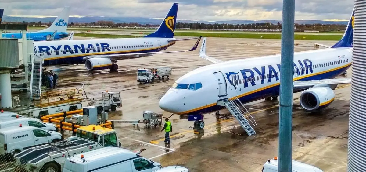 Ryanair foi acusada de impedir a compra de voos por agências de viagens, entre outras irregularidades
