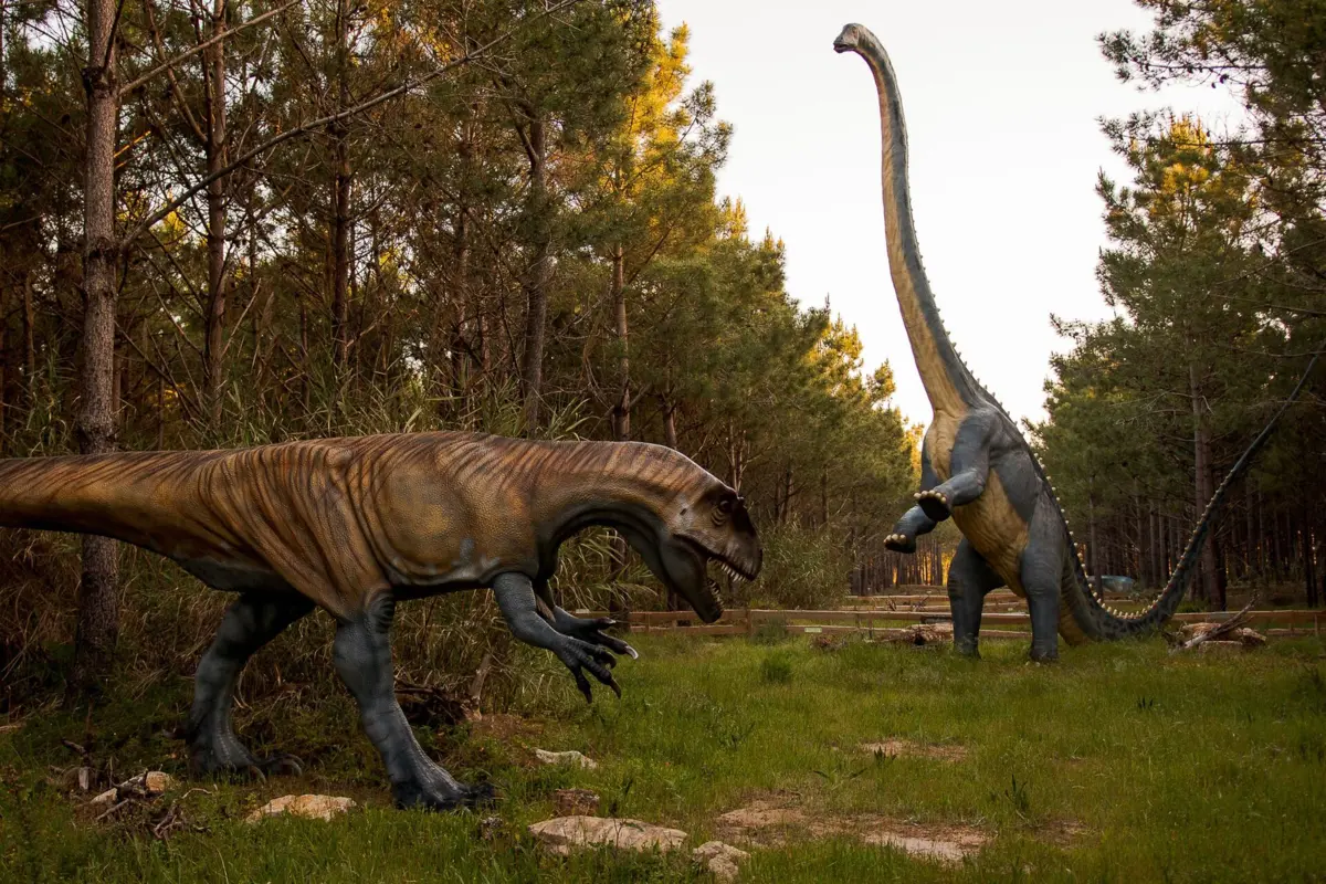 O Dino Parque Lourinhã é considerado o maior museu ao ar livre da Europa. Tem 201 modelos à escala real.