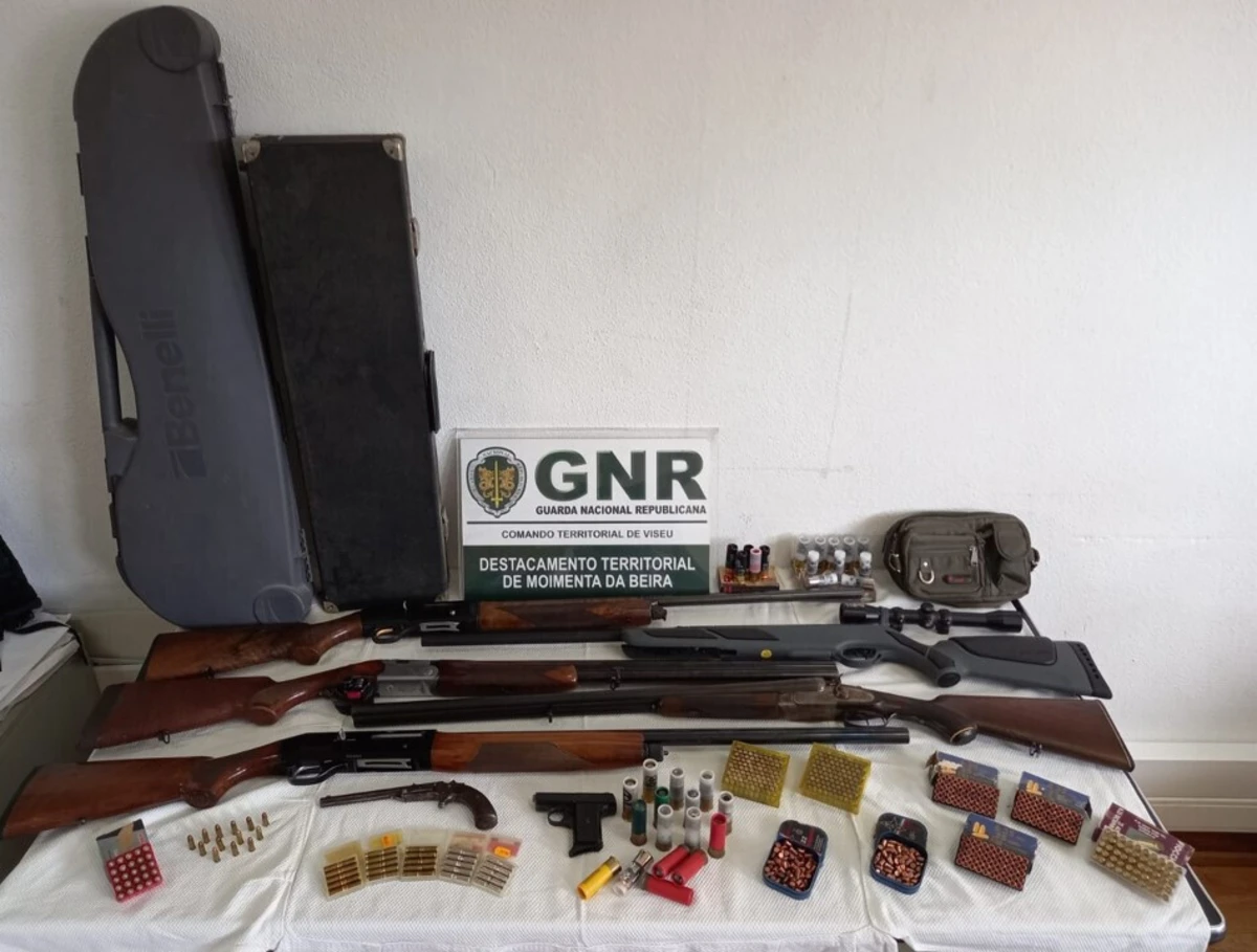Suspeito detido pela GNR estava na posse de quatro caçadeiras e mais de 700 munições