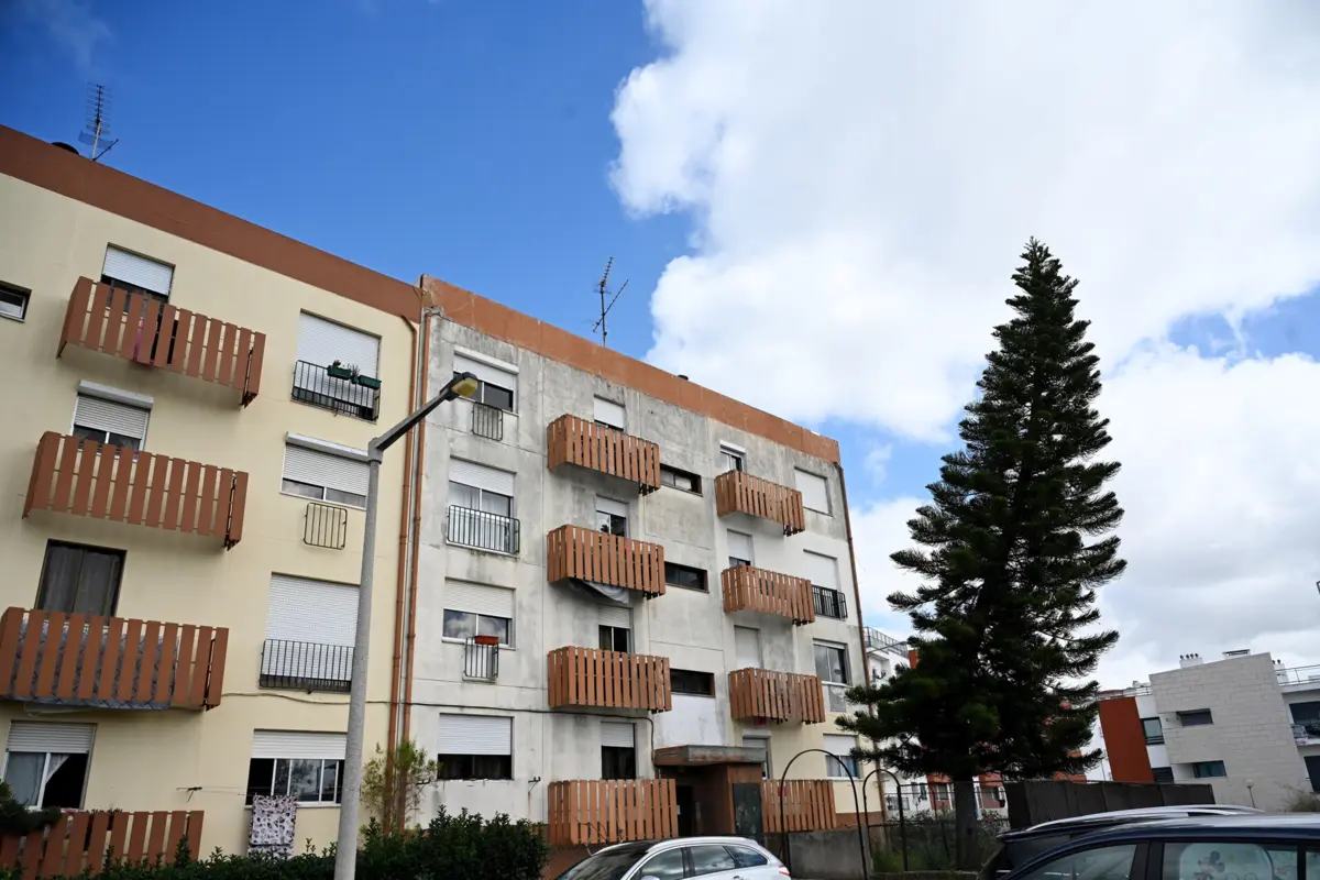 Mãe encontrou menina moribunda ao chegar a casa