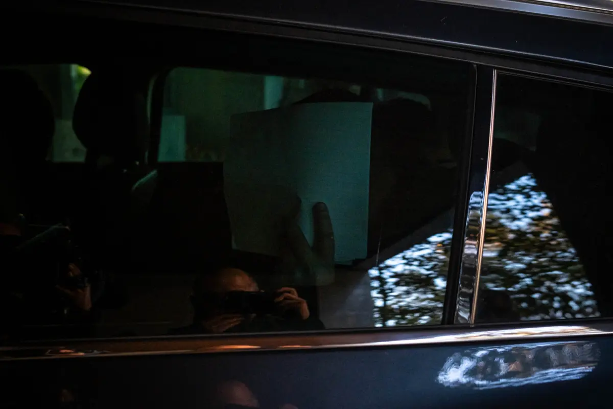 Imagem de contexto do artigo Diretora de laboratório suspeita de falsificar análises fica em casa com pulseira eletrónica