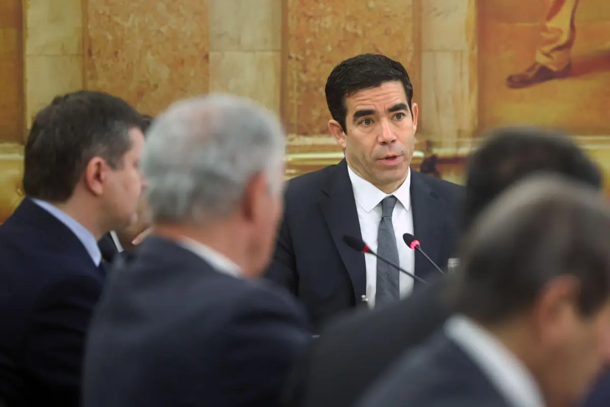 "O momento é de nos unirmos para socorrer, apoiar, prevenir e lançar a recuperação, tudo o resto é secundário", afirmou