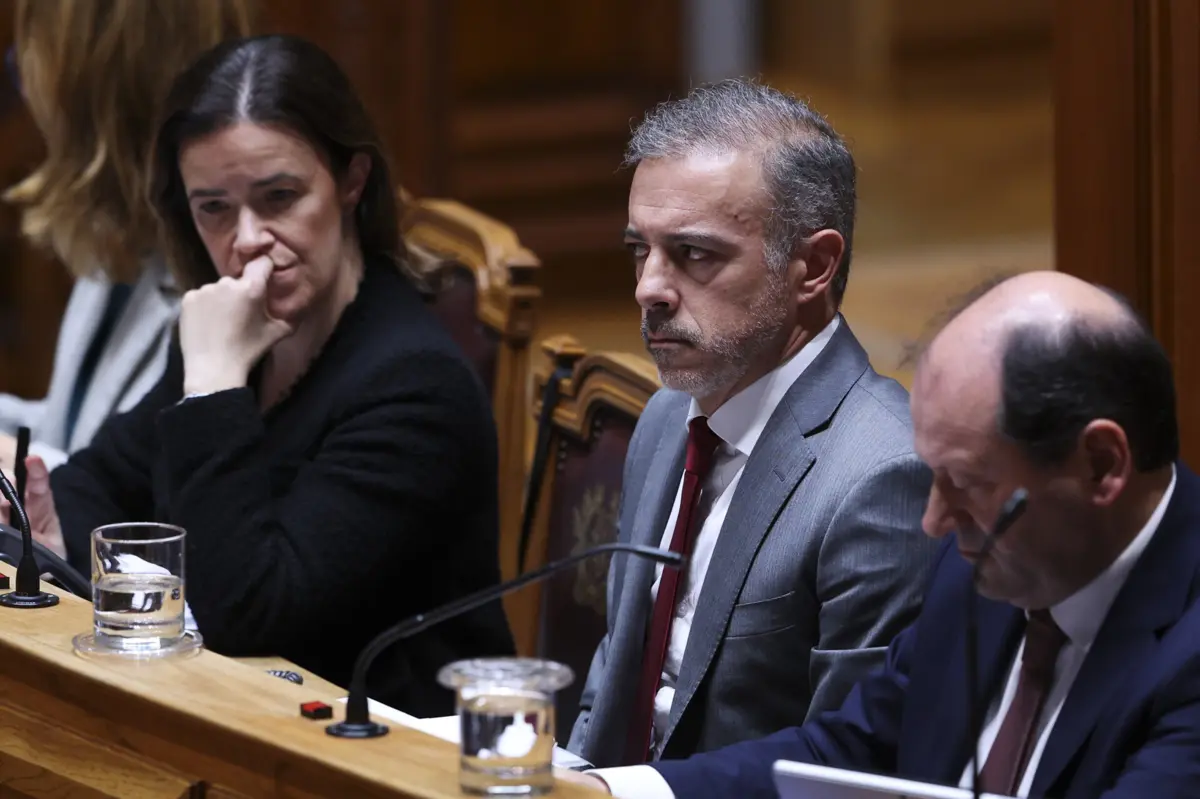 O ministro Pedro Duarte terá avisado que o Governo ainda pode apresentar uma moção de confiança