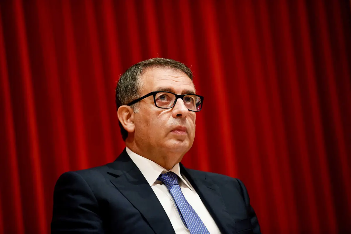 Antigo líder socialista admitiu estar a ponderar uma candidatura a presidente da República