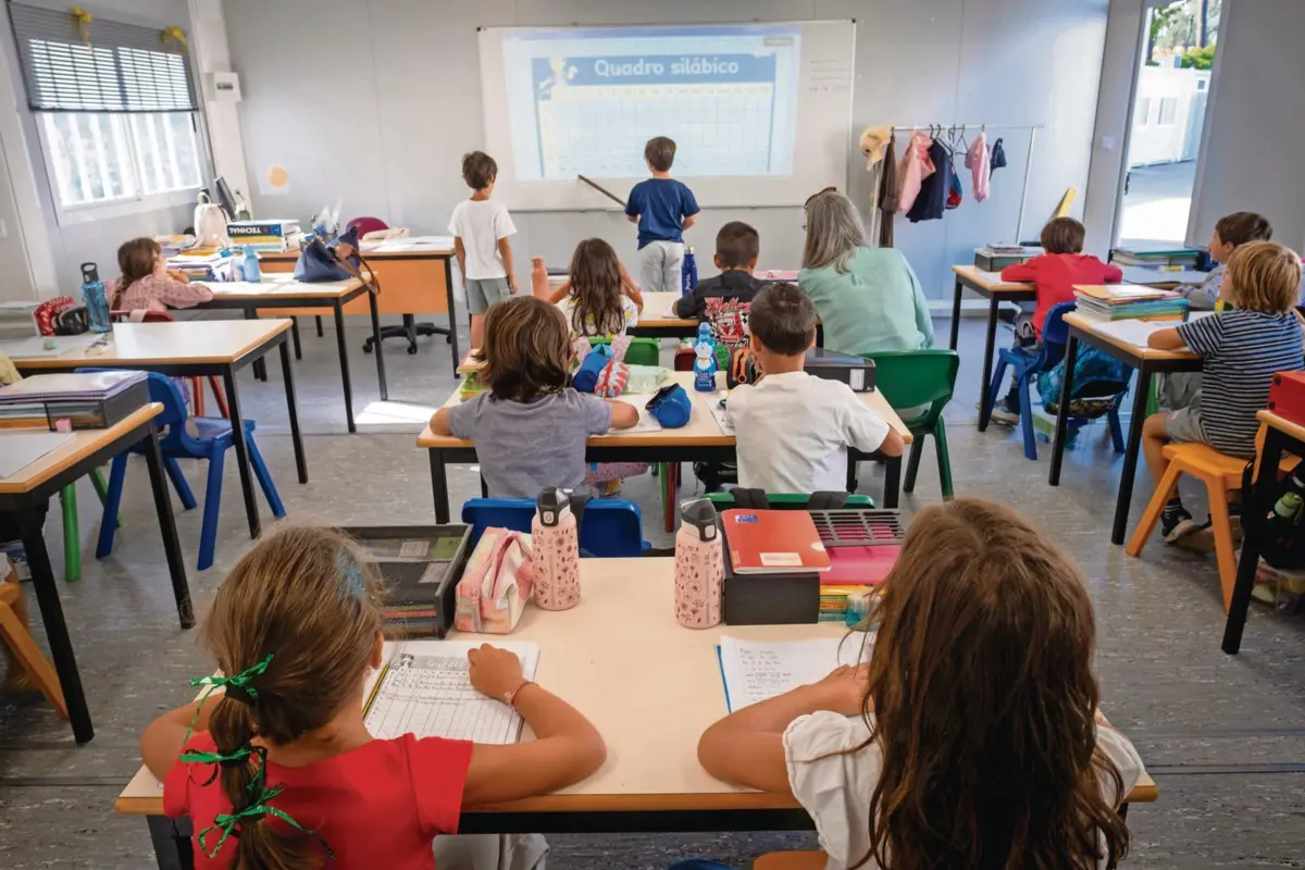 Duas escolas já tiveram de lançar mais de 30 horários de contratação