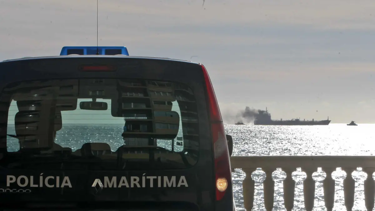 Marinha Portuguesa e a Autoridade Marítima Nacional pedem ainda "a colaboração da população"