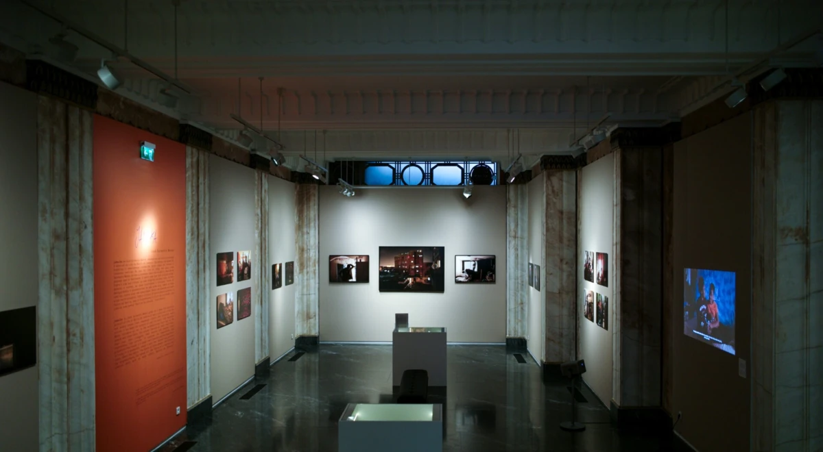 Exposição está carregada de histórias, muito distintas das apresentadas regularmente nos media