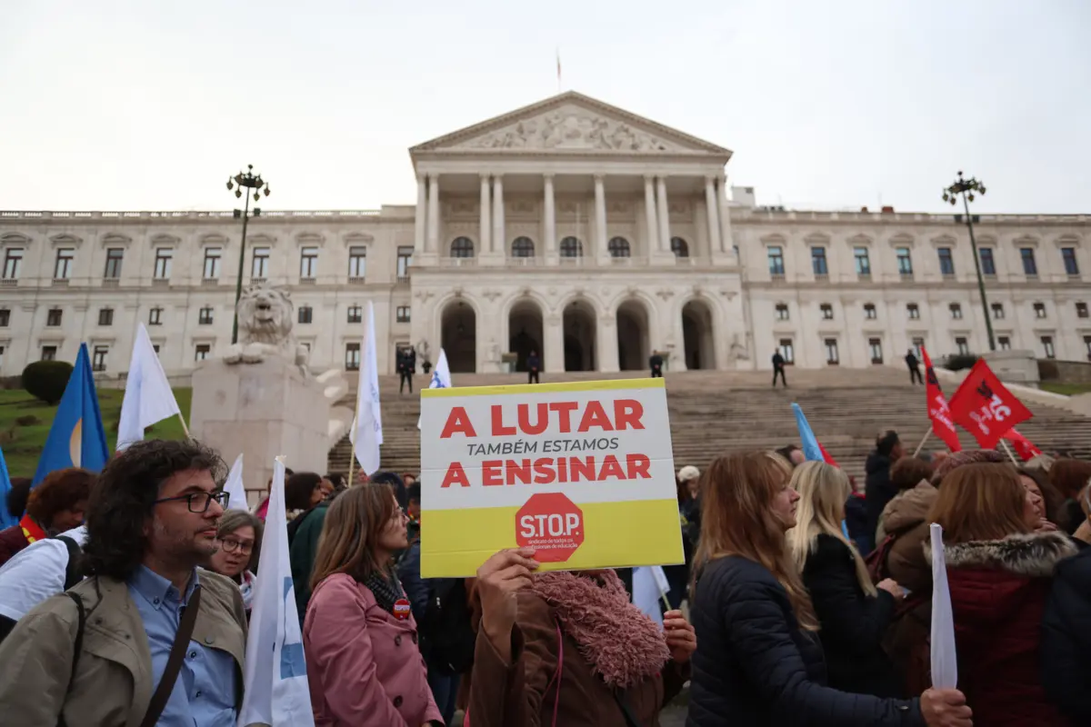 FNE quer por partidos a discutir propostas para a Educação