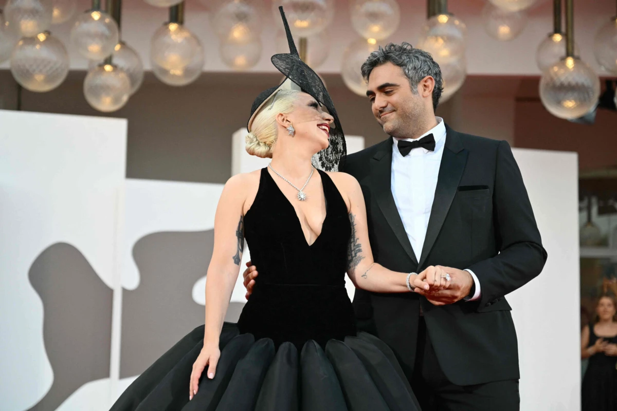 Lady Gaga com o noivo, Michael Polansky, na passadeira vermelha do Festival de Veneza
