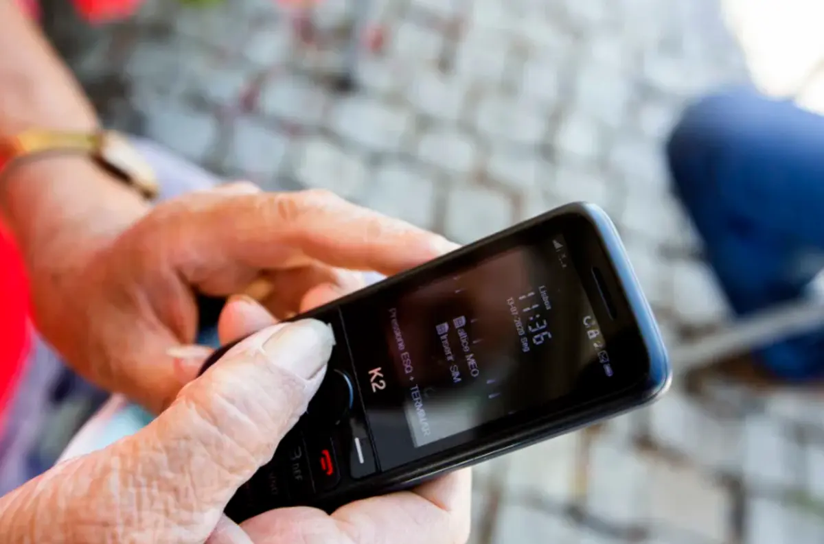 Metadados são o contexto em que ocorre uma conversa ou um acesso à Internet