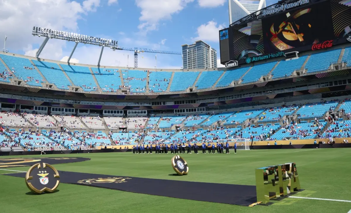 Duelo entre Benfica e Chelsea no Mundial de Clubes chegou a ser interrompido