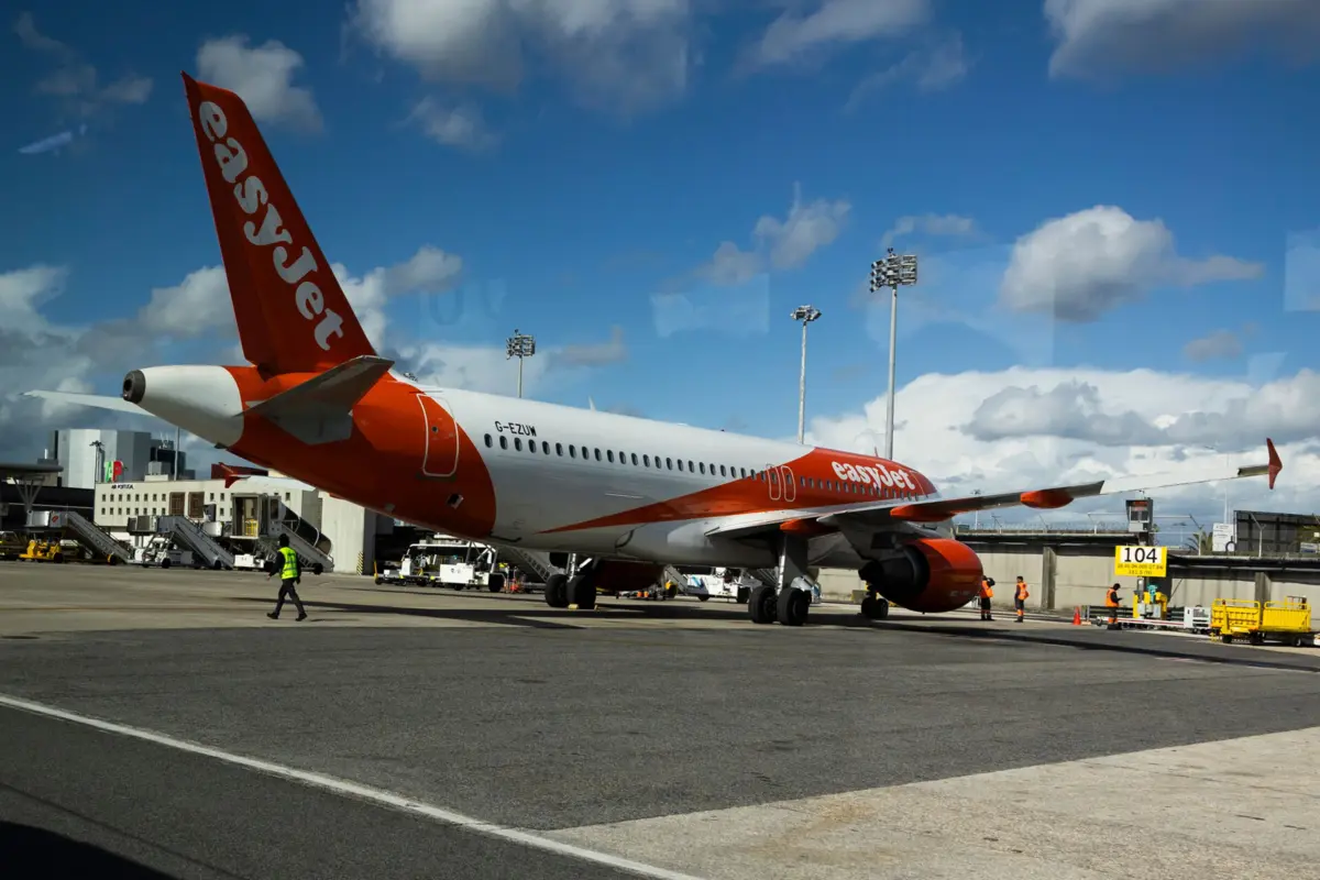 Imagem de contexto do artigo Avião da easyJet aterra de emergência em Faro após passageiro "alucinar" com cobras