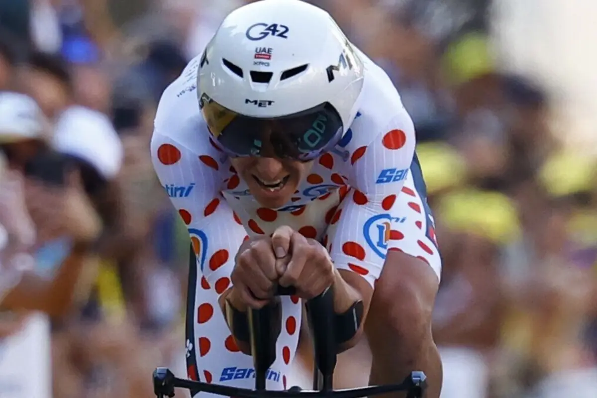 Pogacar durante o contrarrelógio