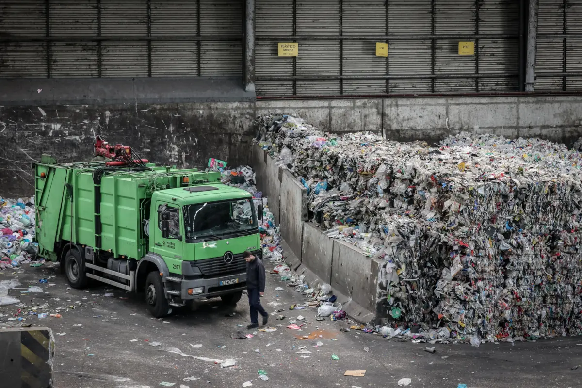 O custo do tratamento do lixo é geralmente repercutido nos consumidores através da fatura da água