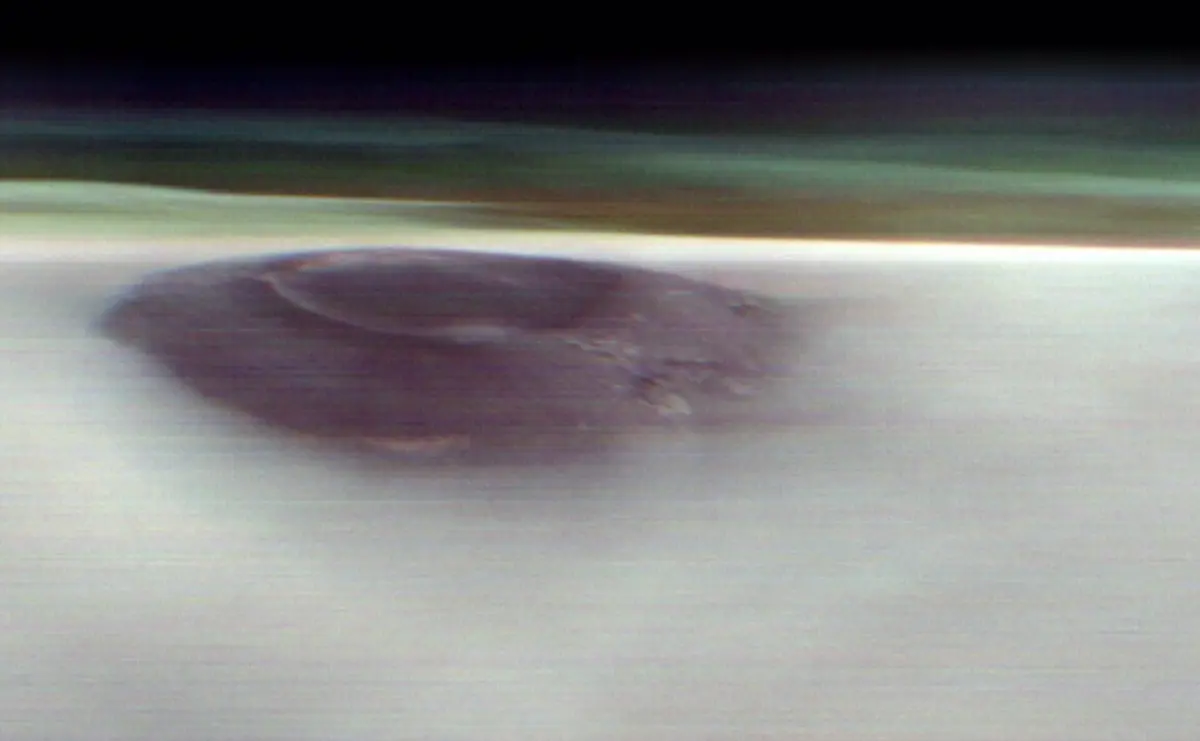 O Monte Arsia eleva-se a 20 quilómetros, aproximadamente o dobro da altura do maior vulcão da Terra, Mauna Loa