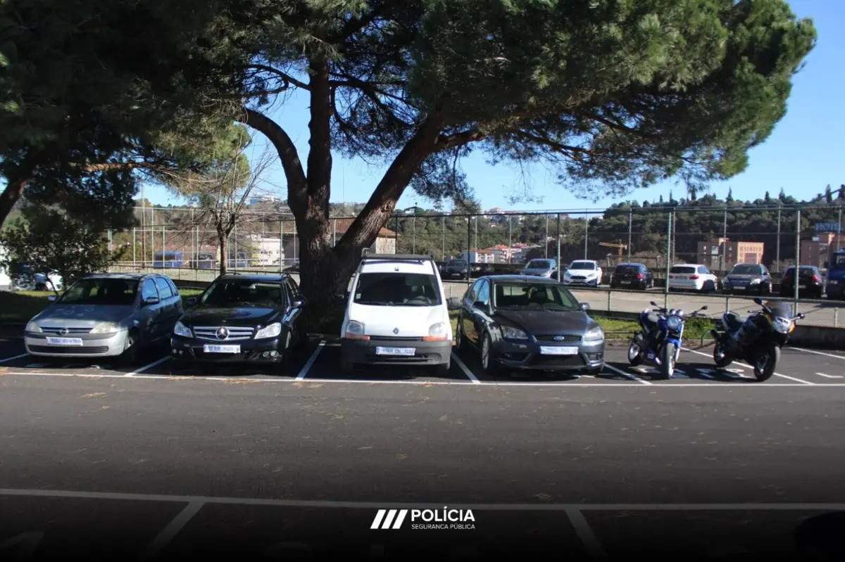 Viaturas apreendidas durante a operação "Código"