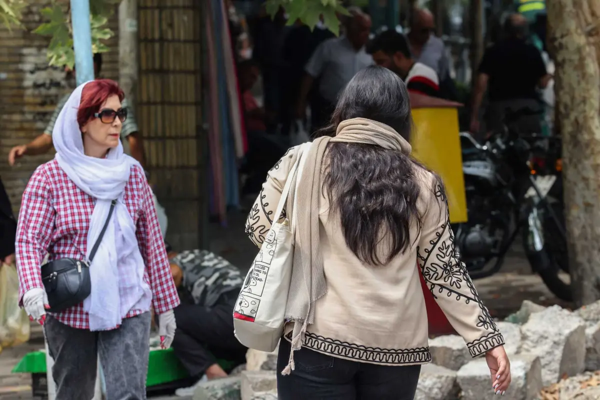 No final de setembro, o Conselho dos Guardiães endureceu as penas para quem não usa o véu, podendo ir até cinco anos de prisão