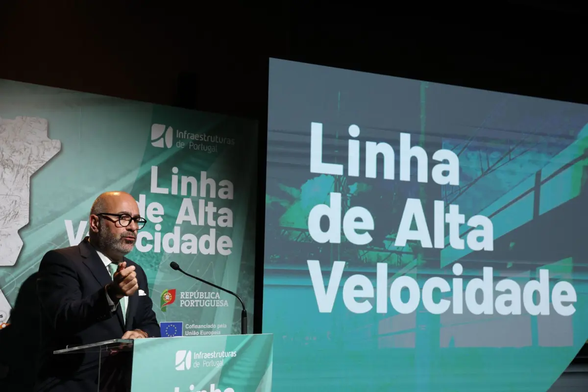 O ministro das Infraestruturas, Miguel Pinto Luz