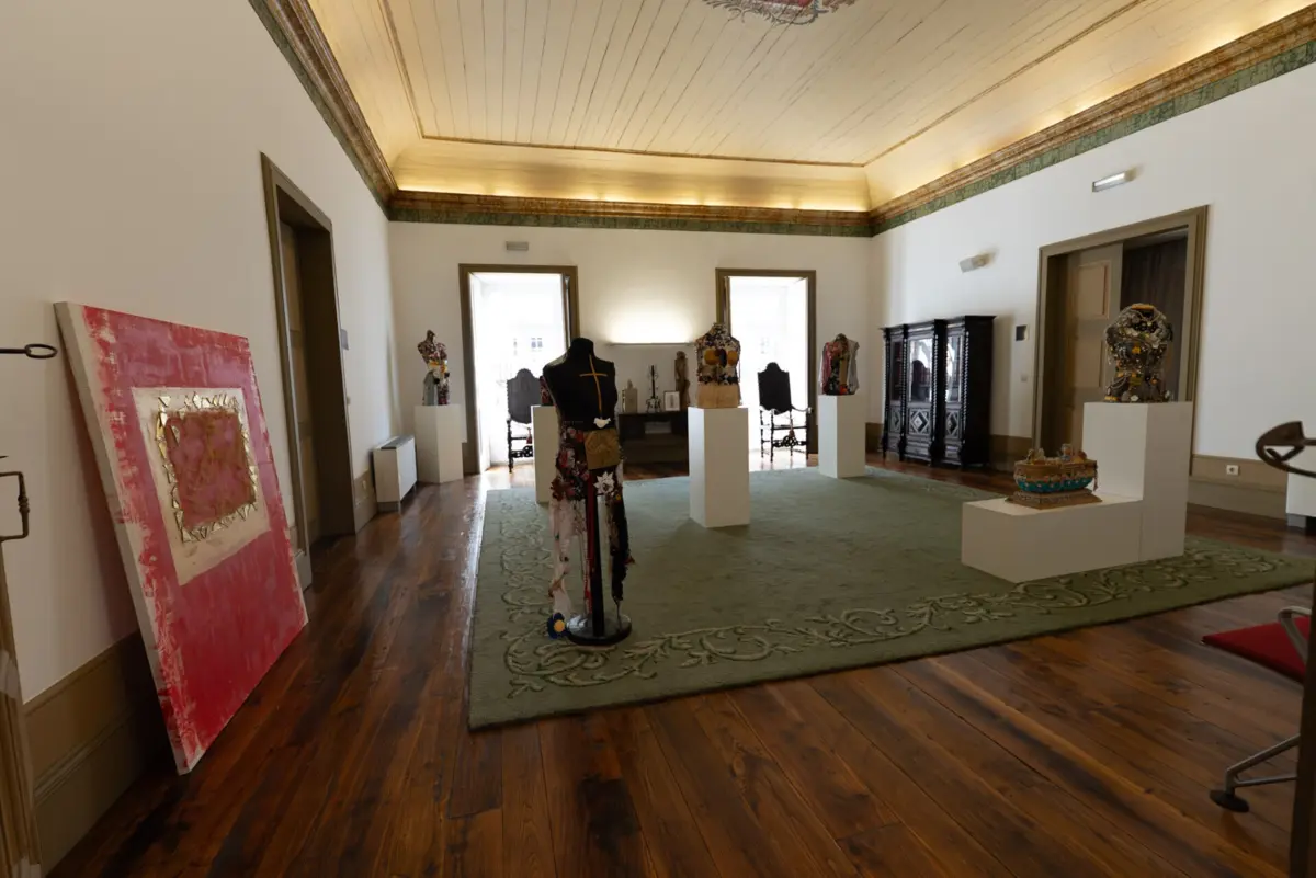 Zélia Mendonça partilhou um dia da vida das mulheres acolhidas num dos abrigos da APAV e inspirou-se nesse ambiente para as novas criações