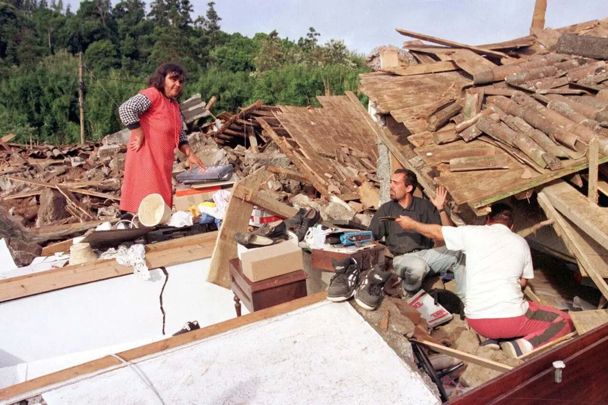 A 9 de julho de 1998, um terramoto de 5,9 na escala de Richter abalou o Faial