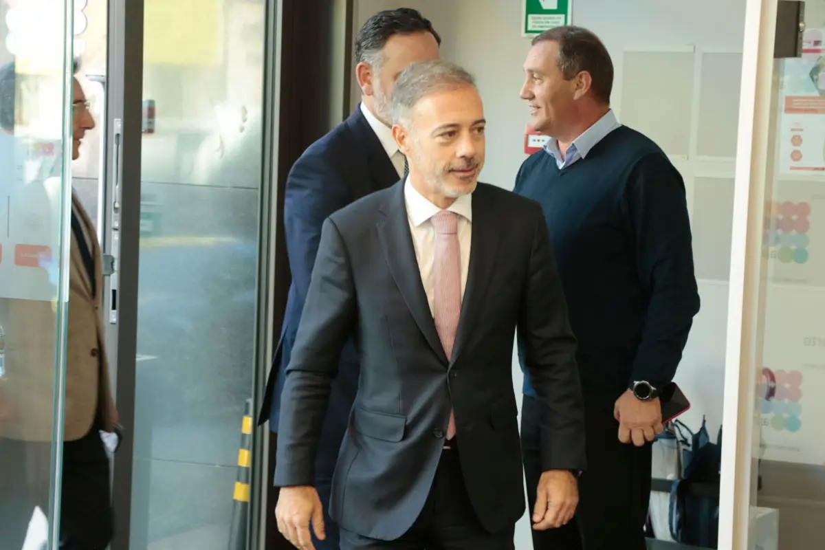 Chegada de Pedro Duarte à reunião do Conselho Metropolitano do Porto, que agora preside