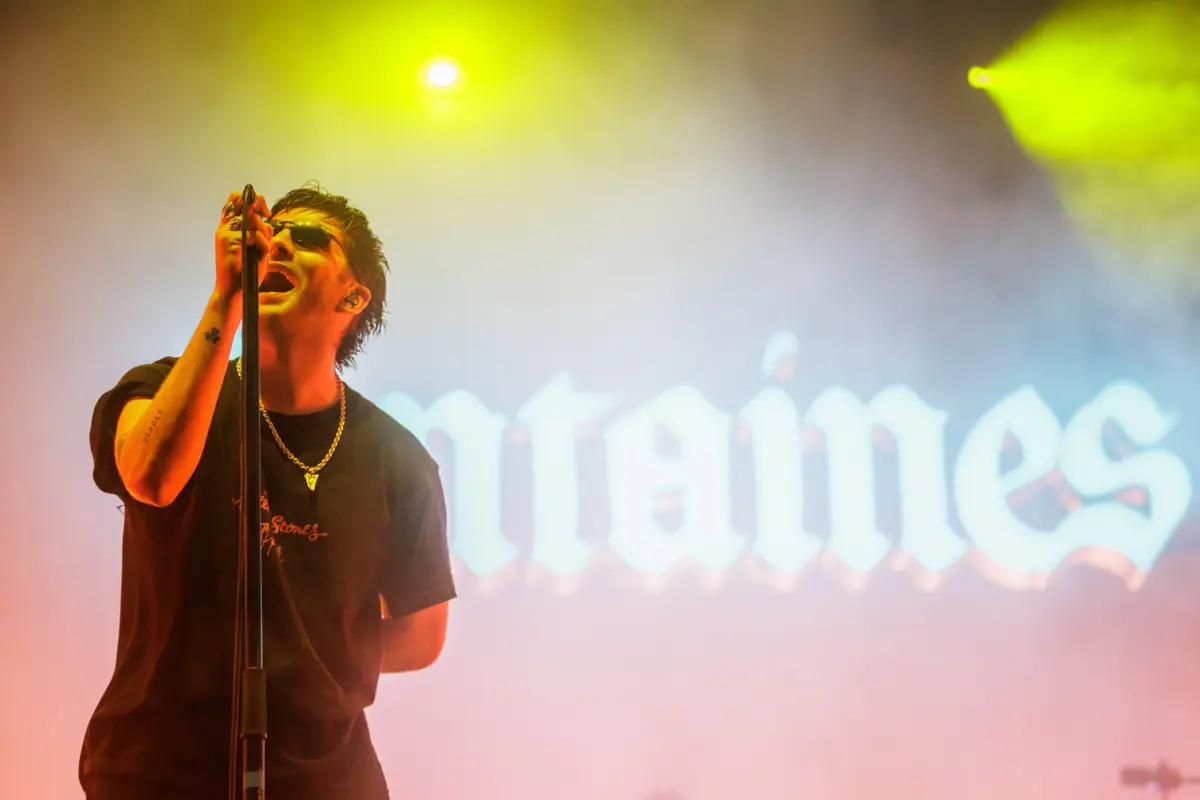 Grian Chatten é a voz inconfundível dos Fontaines DC.