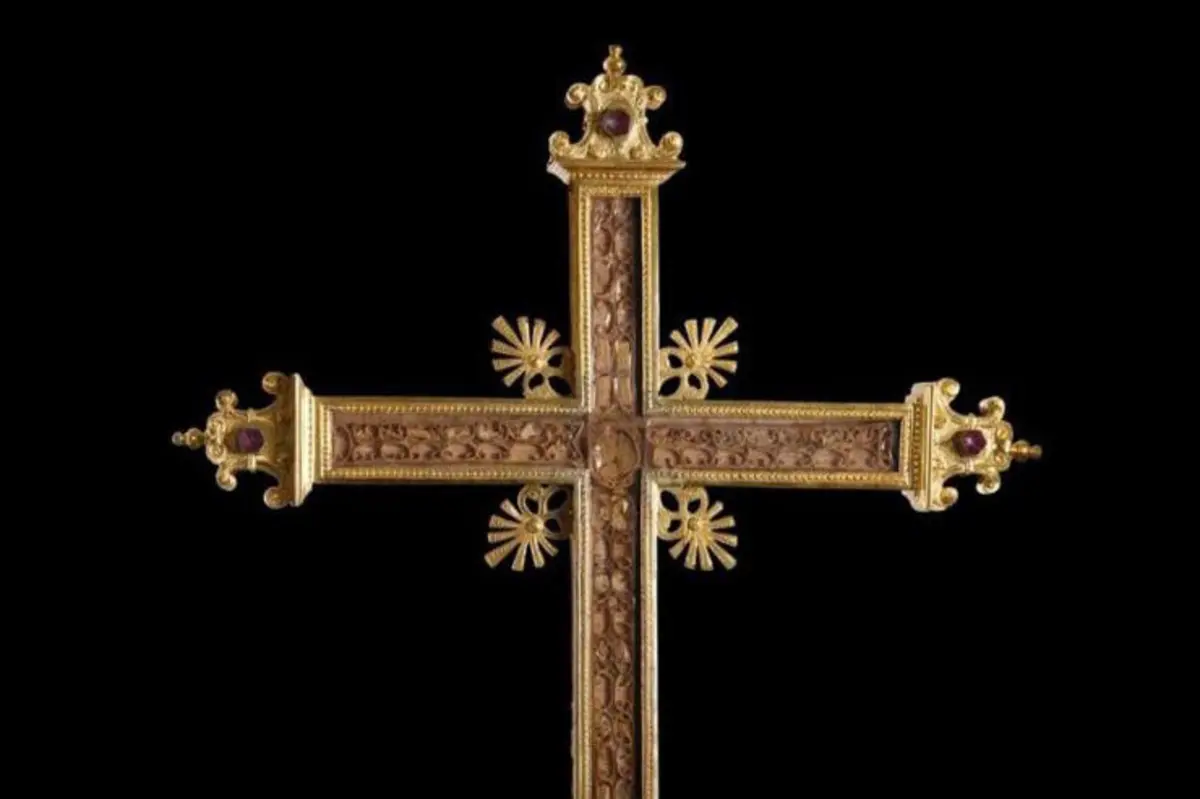 A Cruz dos Milagres é uma peça de arte sacra única no mundo