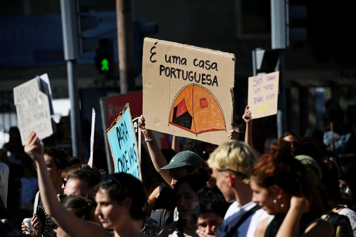 Manifestação pelo direito à habitação, em Lisboa