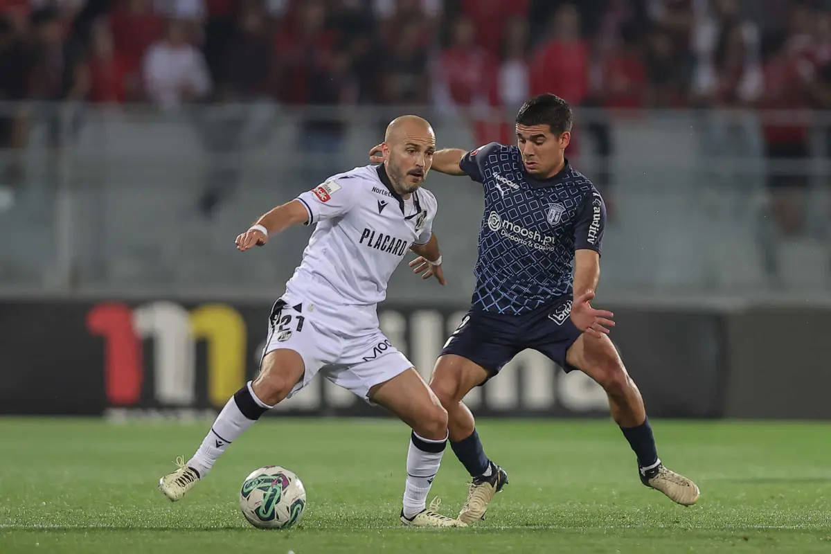 O médio ao serviço do Vitória num dérbi minhoto frente ao Braga