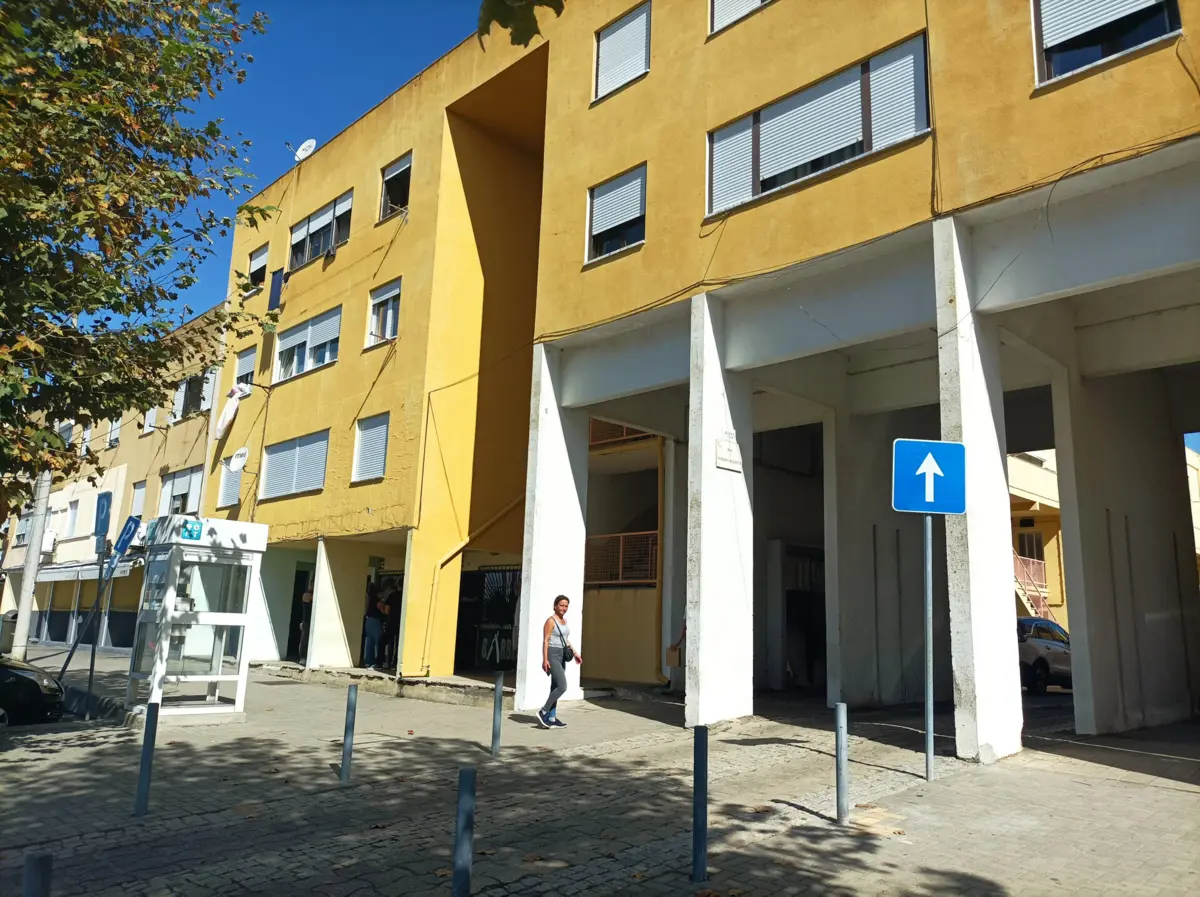 Vítima foi encontrada sem vida em casa, na Moita