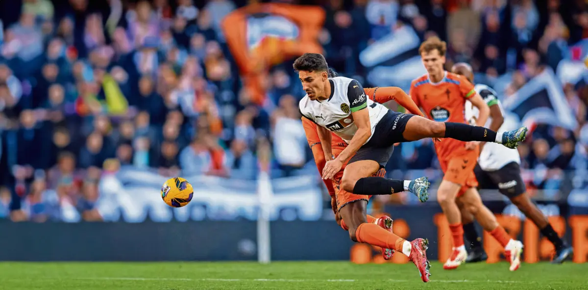 Médio português está no Valencia desde 2022