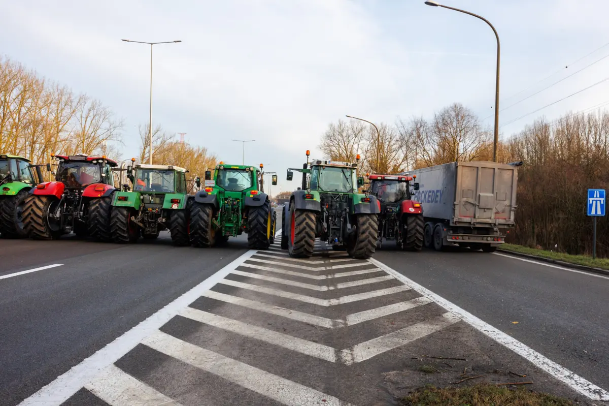 Imagem de contexto do artigo Bloqueios de agricultores deixam camiões portugueses retidos em França